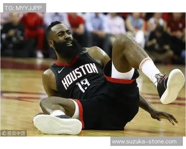 骑士与勇士对决中裁判争议判罚引发球迷热议与不满