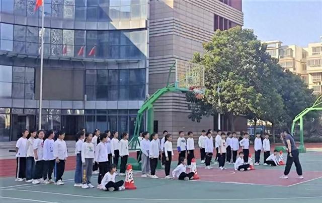 亚美体育平台郑州管城区外国语牧歌小学：以特色体育课程绘牧歌教育华章